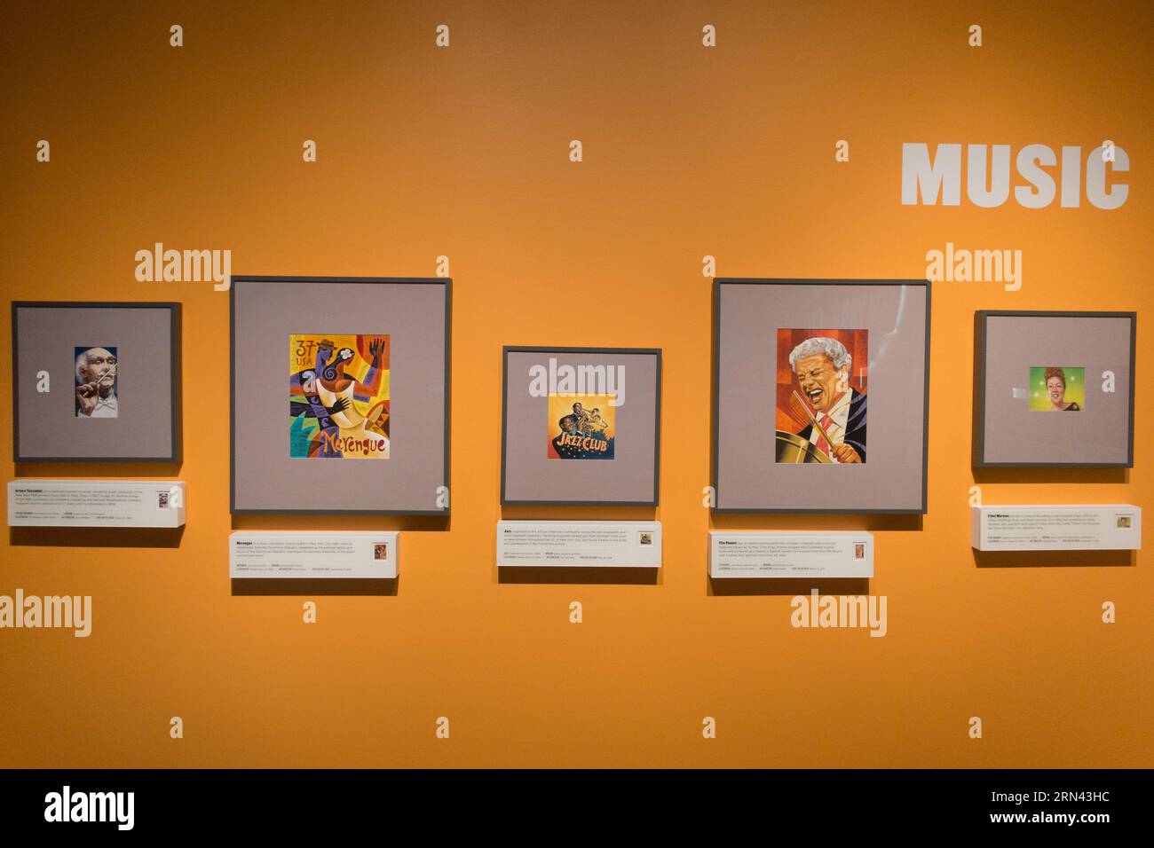 Mostra musicale Wall with Portraits New York City // DSC-RX100M5 | lunghezza focale (35mm equiv): 24 mm | velocità otturatore: ¹⁄₃₀ sec | apertura: ƒ / 2,5 | ISO 800 | esposizione bias: 0 EV Foto Stock