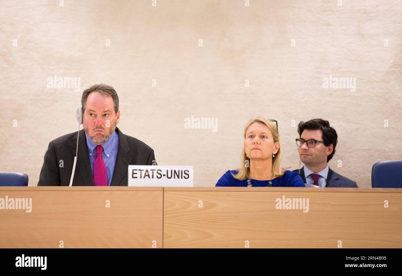 (150515) -- GINEVRA, 15 maggio 2015 -- i membri della delegazione degli Stati Uniti partecipano a una conferenza del Consiglio dei diritti umani delle Nazioni Unite a Ginevra, in Svizzera, 15 maggio 2015. Il progetto di relazione della United States Universal Periodic Review (UPR) sulla situazione dei diritti umani del paese è stato adottato venerdì dal Consiglio dei diritti umani . SVIZZERA-GINEVRA-un-USA-DIRITTI UMANI-PROGETTO DI RELAZIONE XuxJinquan PUBLICATIONxNOTxINxCHN Ginevra 15 maggio 2015 i membri della delegazione degli Stati Uniti partecipano a una conferenza del Consiglio dei diritti umani delle Nazioni Unite a Ginevra Svizzera 15 maggio 2015 la REVISIONE periodica universale degli Stati Uniti UPR progetto di relazione SUL Cou Foto Stock