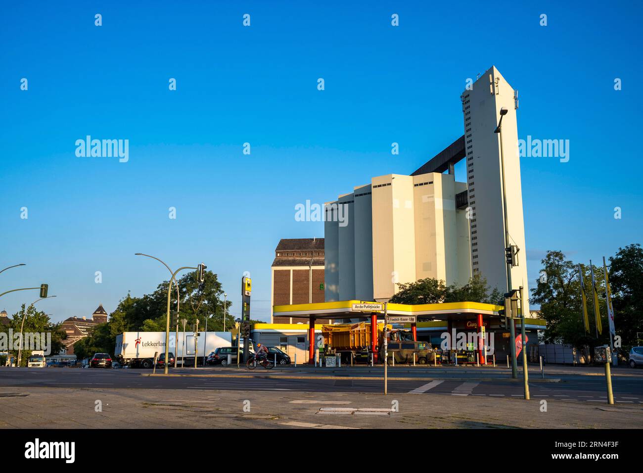 Impianto di movimentazione del cemento a Westhafen, Berlino, Germania, Europa Foto Stock