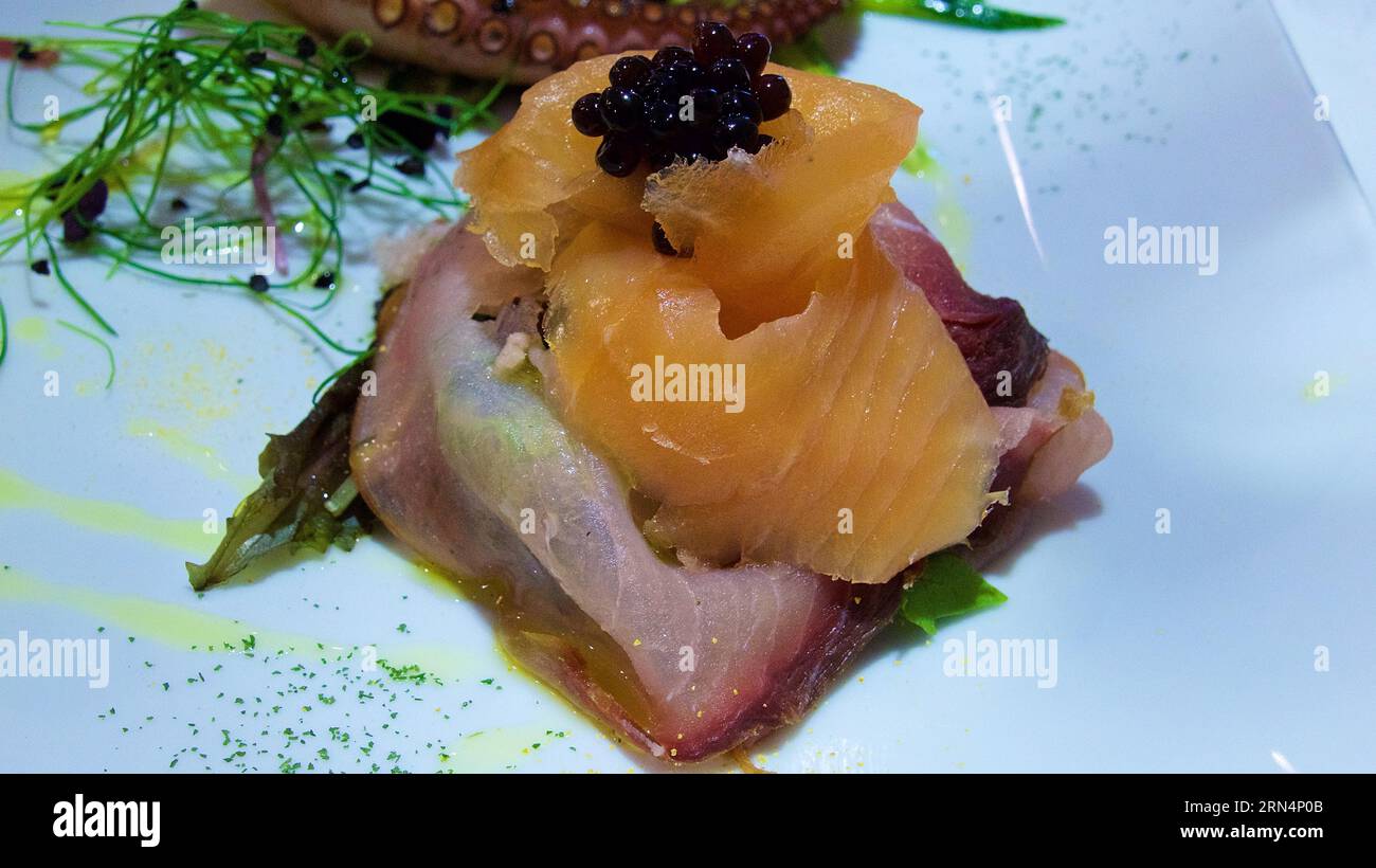 Tonno, salmone, Carpaccio, primo piano, culinaria, cibo siciliano, Sicilia, Italia Foto Stock
