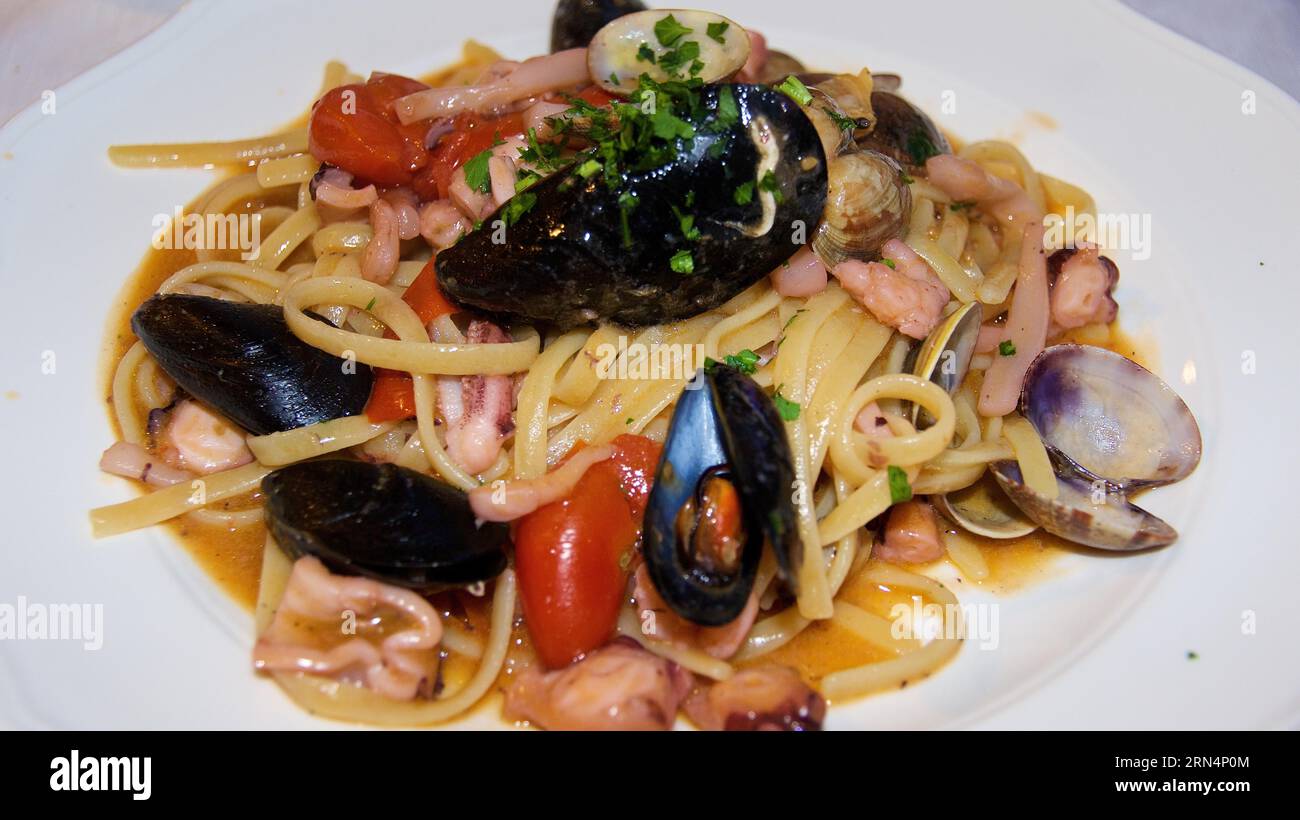 Pasta di pesce, cozze, primo piano, cucina, cucina siciliana, Sicilia, Italia Foto Stock
