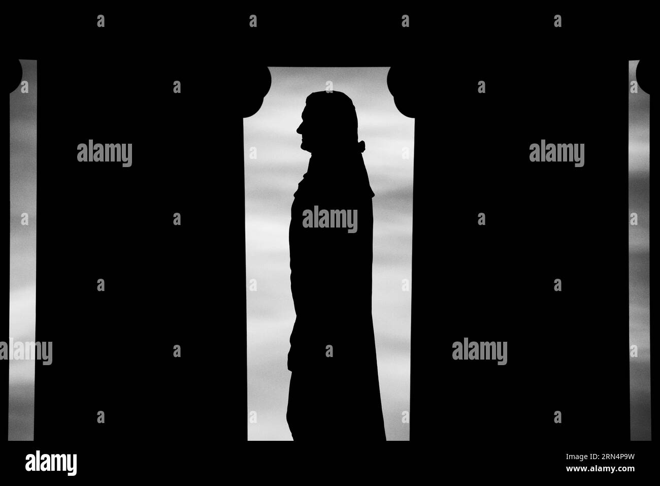 Thomas Jefferson, Jefferson Memorial, Washington, D.C. la fotografia in bianco e nero mostra la statua stagliata tra due colonne. Foto Stock
