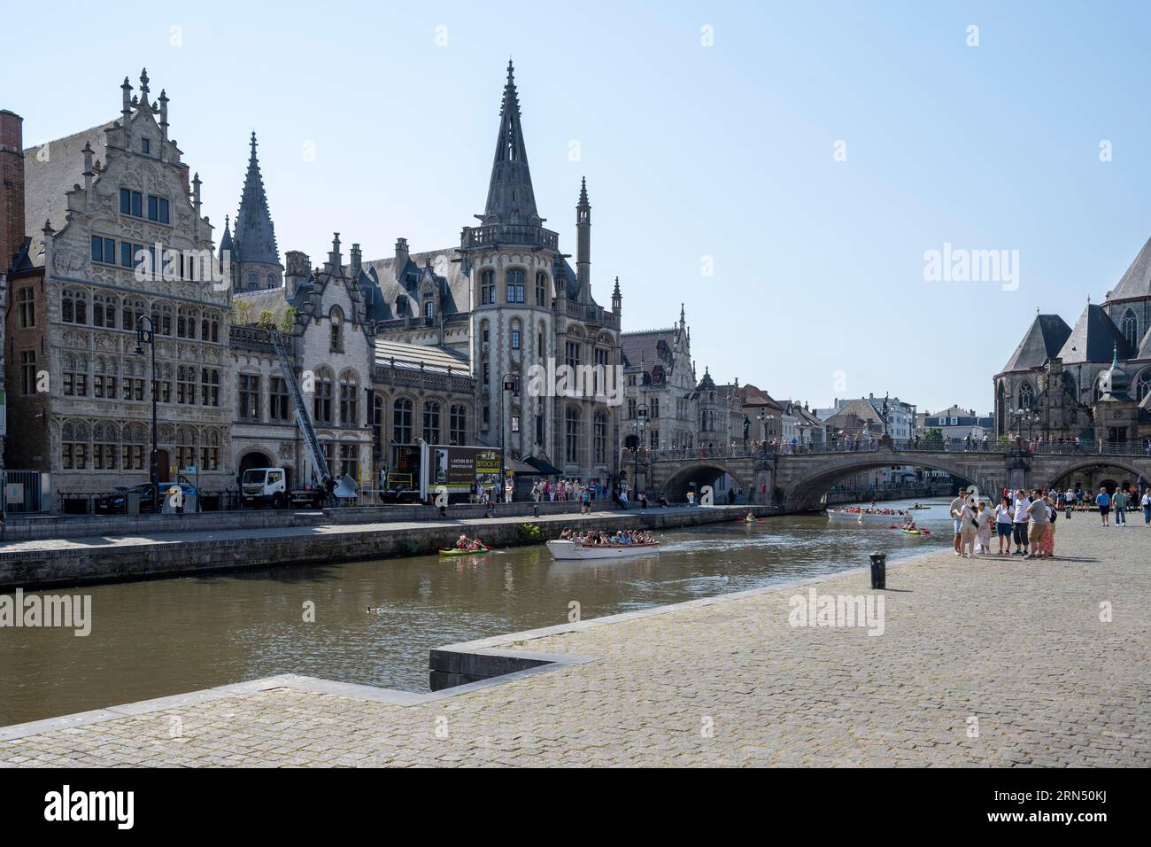 Case medievali delle corporazioni del Graslei Quay sul fiume Leie, Gand, Fiandre, Belgio Foto Stock