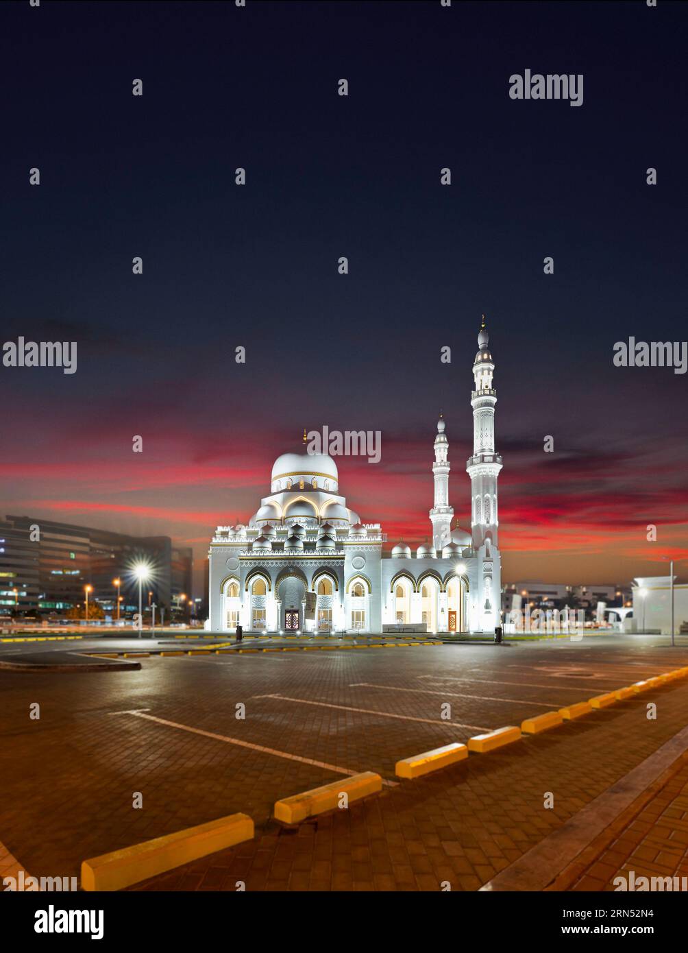 Una bella moschea di recente costruzione nel centro di un'area chiamata Satwa a Dubai. Foto Stock