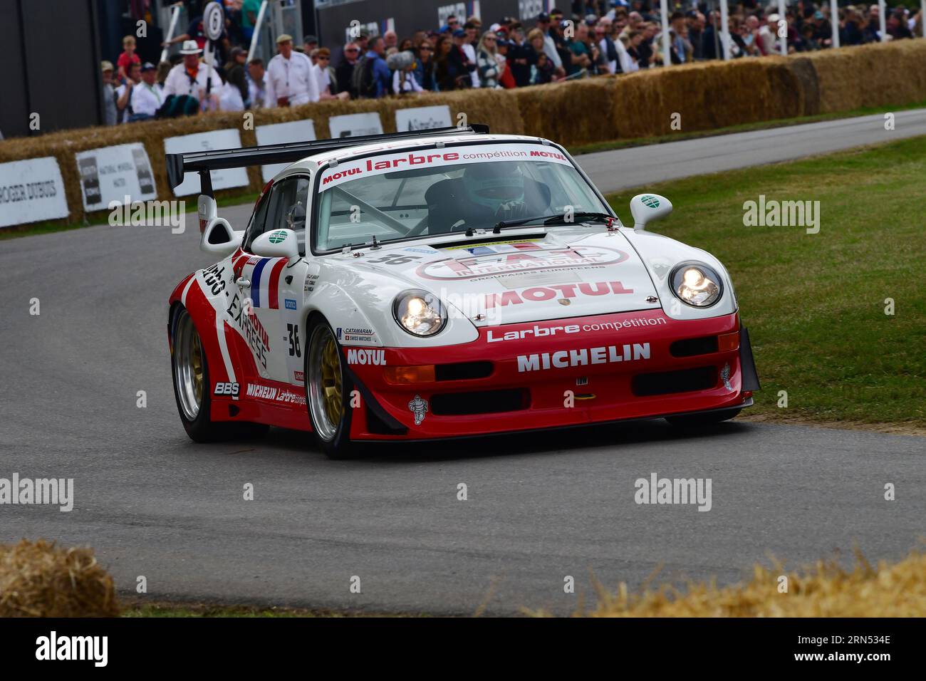 Mark Sumpter, Porsche 911 GT2 R Evo, 75 anni di Porsche, 60 anni del 911, con la sua forma iconica la 911 ha partecipato a quasi ogni forma di Foto Stock