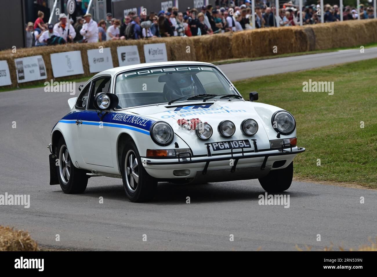 Ryan Champion, Porsche Carrera RS 2700cc, 75 anni di Porsche, 60 anni della 911, con la sua forma iconica la 911 ha partecipato quasi a tutti Foto Stock