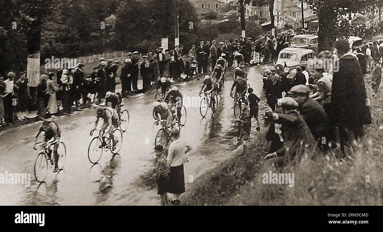 Una corsa ciclistica in Francia 1939 - Une corso cycliste en France 1939 Foto Stock