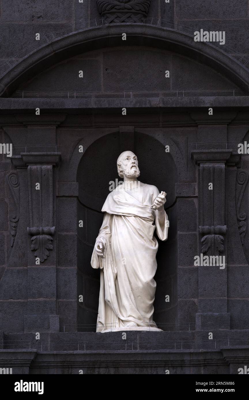 Saint figure, Église Saint-Pierre-des-Minimes, Place de Jaude, Clermont-Ferrand, Département Puy-de-Dome, regione Auvergne-Rhône-Alpes, Francia, Europa Foto Stock