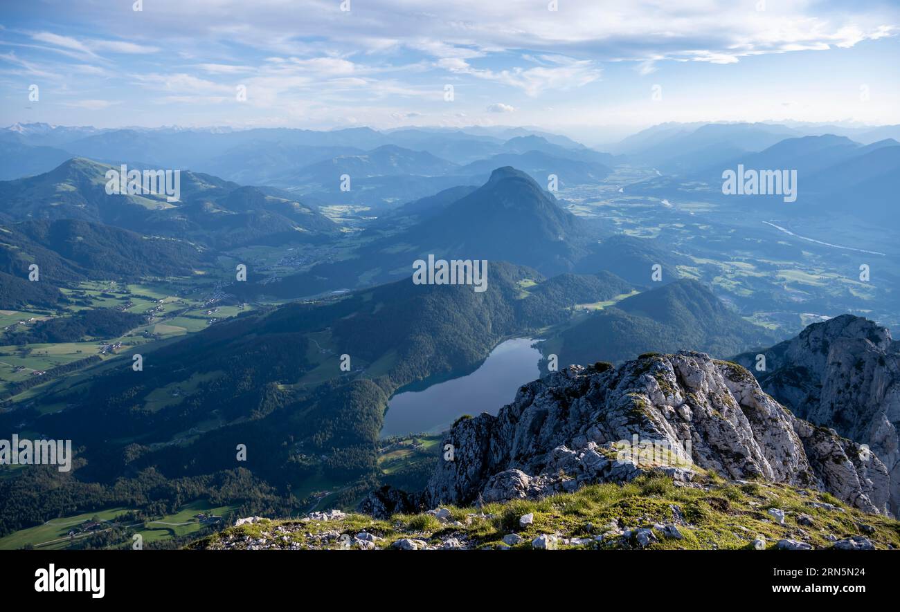 Vista notturna da Scheffauer sulla Hintersteiner SEE e Inntal, Kaisergebirge, Wilder Kaiser, Kitzbuehler Alpen, Tirolo, Austria Foto Stock