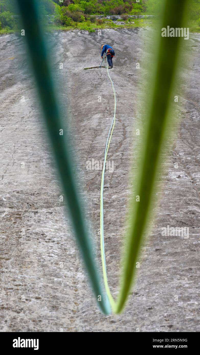 Arrampicata, arrampicata su più piazze, arrampicata su lastre, Garda Mountains, Arco, Trentino-alto Adige, Italia Foto Stock
