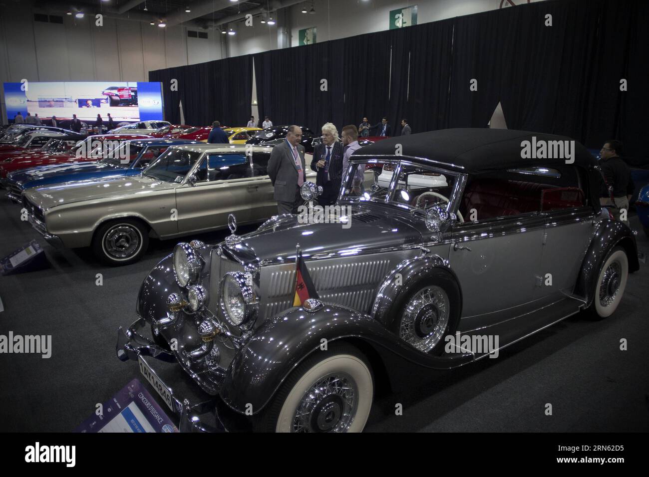 CITTÀ DEL MESSICO, 8 luglio 2015 -- le auto classiche sono esposte durante l'inaugurazione del Mexico FIA Motorex 2015, come parte della World Motorsport Week, al Banamex Center di città del Messico, Messico, l'8 luglio 2015. Alejandro Ayala) (SP)CITTÀ DEL MESSICO-MESSICO-AUTOMOBILE-MOTORSPORT WEEK e AlejandroxAyala PUBLICATIONxNOTxINxCHN città del Messico 8 luglio 2015 le auto classiche sono esposte durante l'inaugurazione del 2015 Mexico FIA Motorex come parte della World Motor Aviation Week AL Center di città del Messico Messico Messico L'8 luglio 2015 Alejandro Ayala SP Mexico City Automobiles Motor Aviation Week e Alejandrox Foto Stock