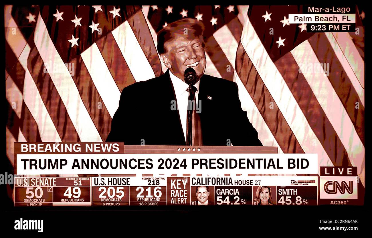 Uno screenshot della CNN TV, colorato digitalmente, che mostra l'ex presidente degli Stati Uniti Donald Trump che annuncia la sua candidatura per un secondo mandato come presidente degli Stati Uniti. Foto Stock
