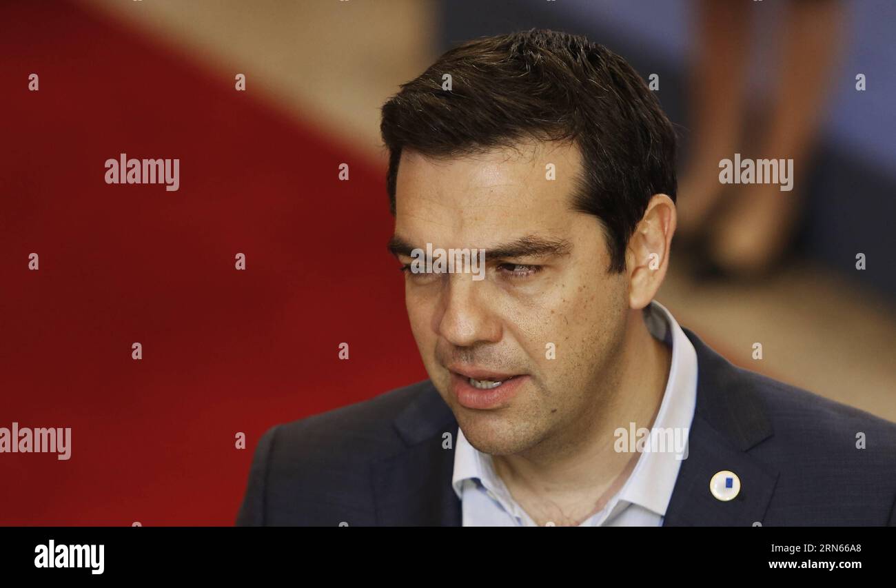 (150713) -- BRUXELLES, 13 luglio 2015 -- il primo ministro greco Alexis Tsipras parla alla stampa dopo il vertice europeo di 17 ore presso la sede centrale dell'UE a Bruxelles, in Belgio, il 13 luglio 2015. Dopo 17 ore finalmente giunte, continueremo a sostenere la Grecia , Donald Tusk, il presidente del Consiglio europeo ha detto alla stampa lunedì mattina, dopo che i leader della zona euro hanno tentato l'ultima volta di evitare il fallimento e di uscire dalla zona della moneta comune europea. ZHOU LEI) VERTICE BELGIO-EURO-GRECIA-ACCORDO RAGGIUNTO ?? PUBLICATIONxNOTxINxCHN 150713 Bruxelles 13 luglio 2015 primo ministro greco Alexis TS Foto Stock