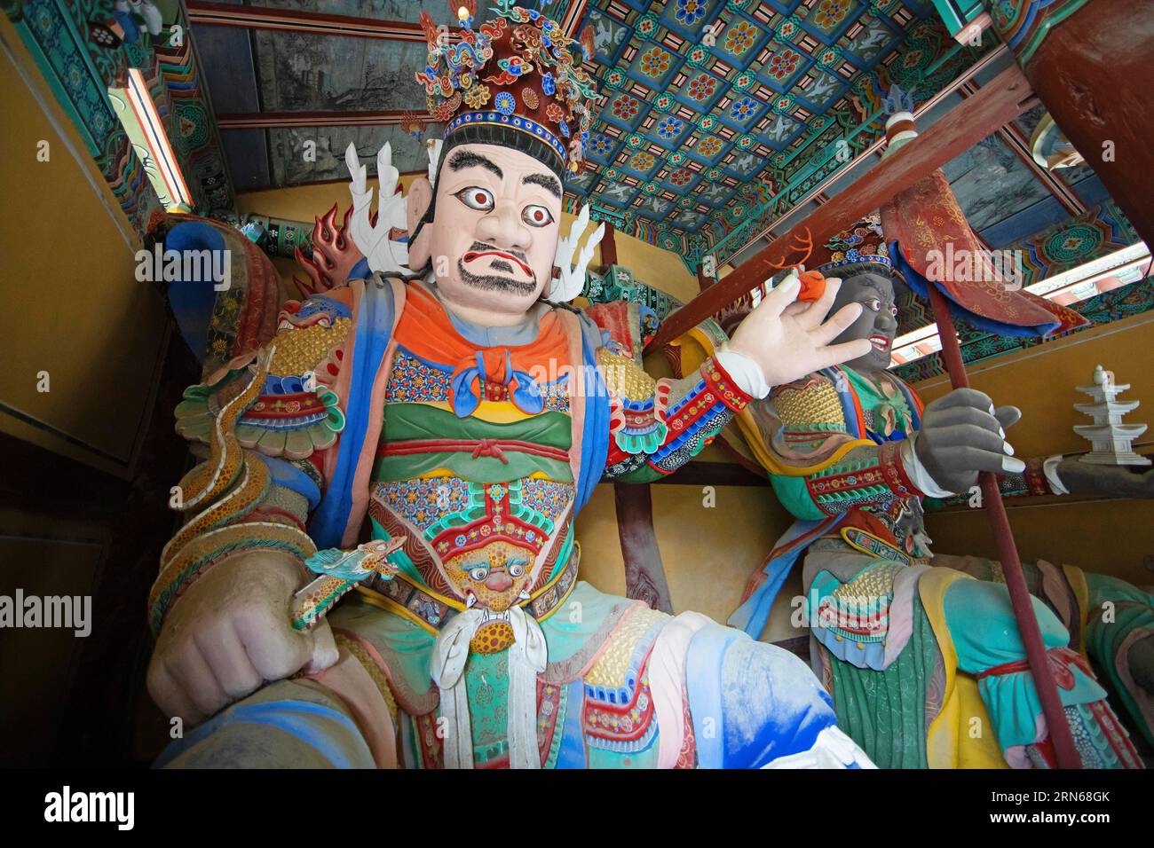 Guardie del Tempio a Baekyangsa o Tempio di Baegyangsa nel Parco Nazionale di Naejangsan, tempio principale dell'ordine Jogye del Buddismo coreano, Bukha-myeon Foto Stock
