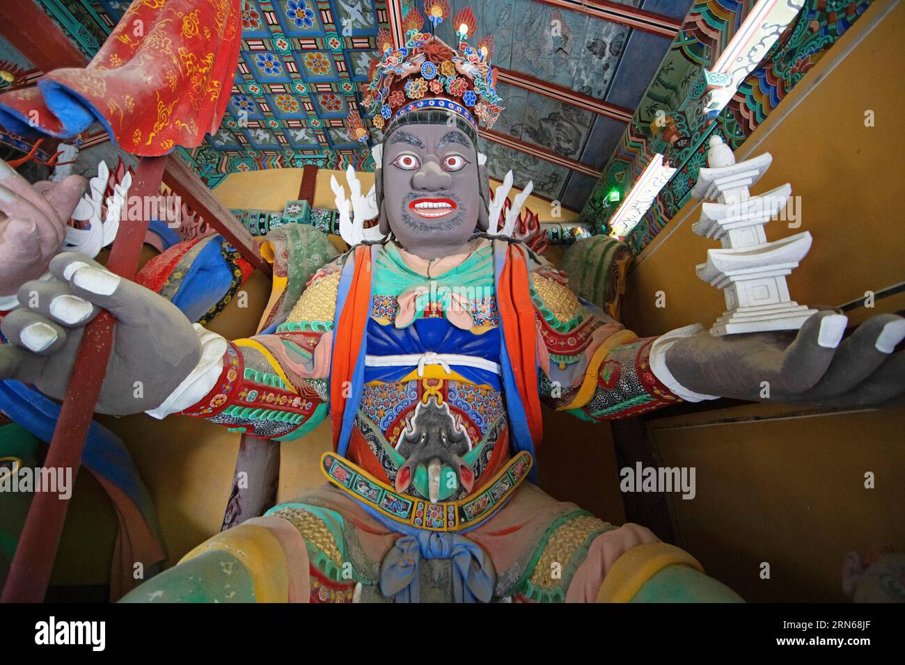 Guardie del Tempio a Baekyangsa o Tempio di Baegyangsa nel Parco Nazionale di Naejangsan, tempio principale dell'ordine Jogye del Buddismo coreano, Bukha-myeon Foto Stock