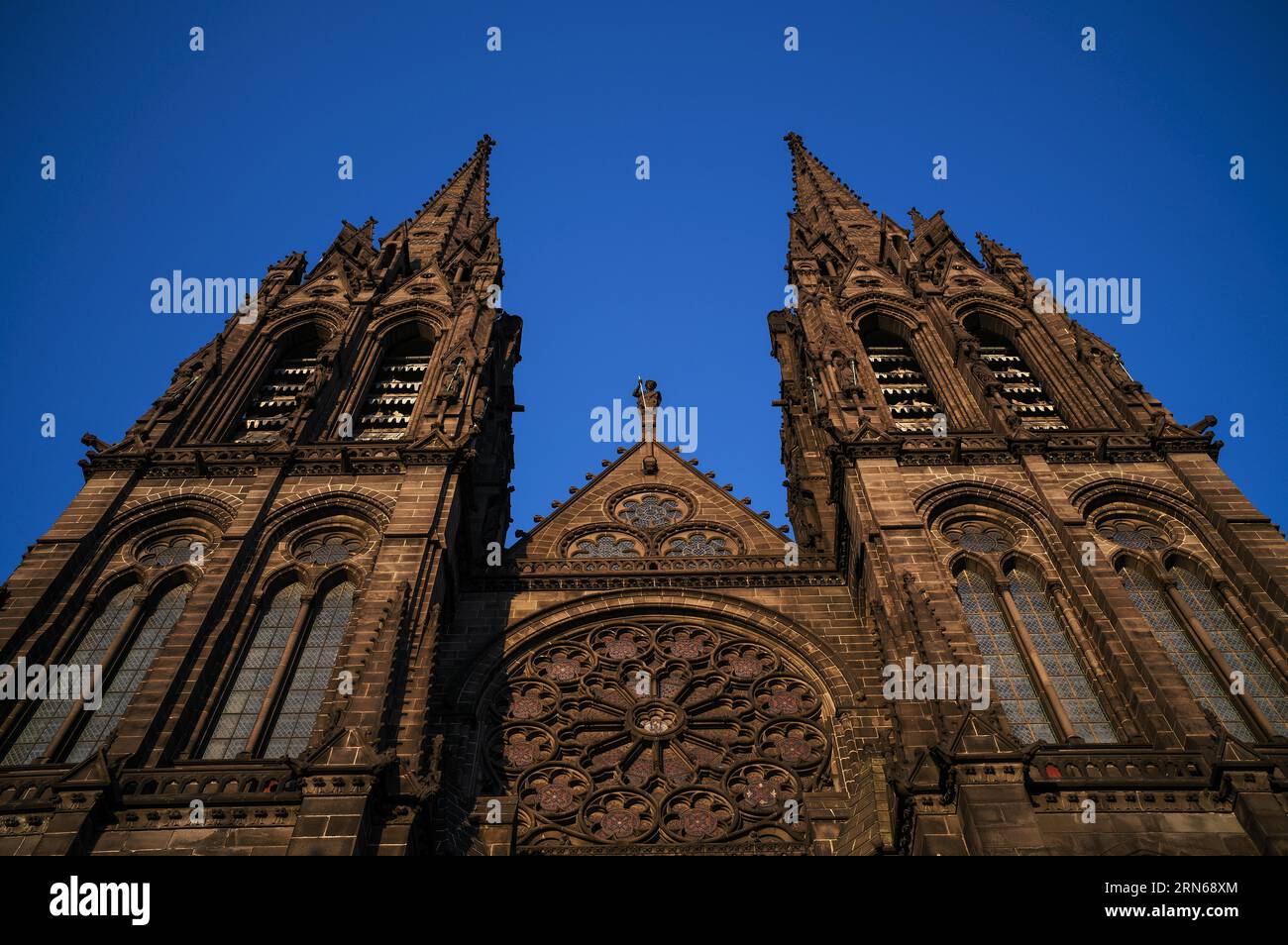 Facciata ovest, cattedrale di Notre-Dame-de-l'Assomption, Clermont-Ferrand, dipartimento Puy-de-Dome, regione Auvergne-Rodano-Alpi, Francia Foto Stock