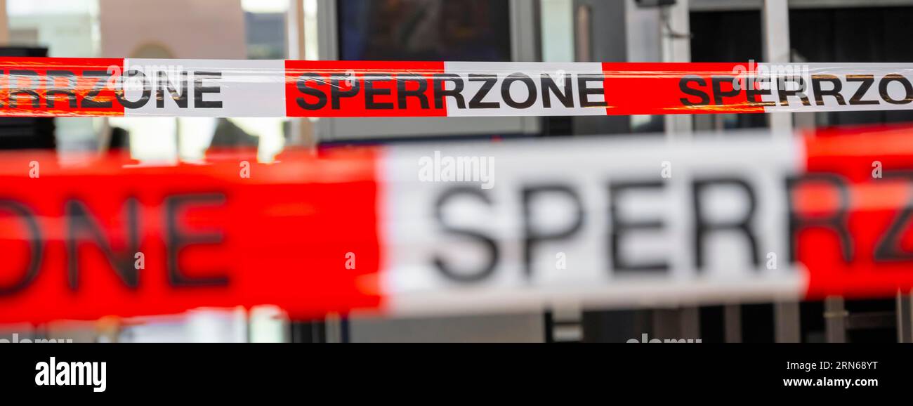 Zona soggetta a restrizioni, nastro barriera all'aeroporto di Monaco Foto Stock