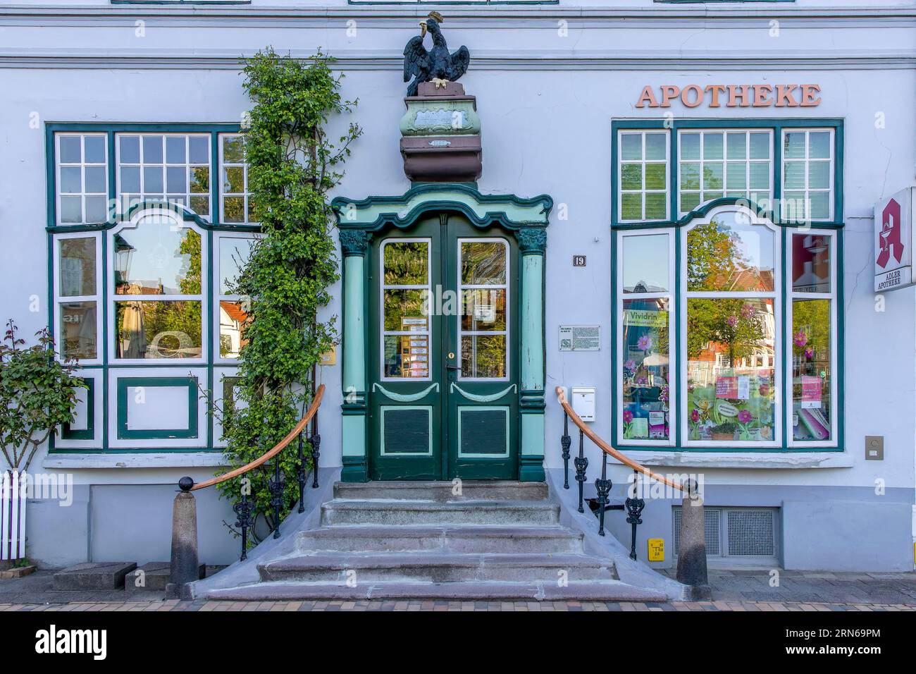 Ingresso della vecchia farmacia, Friedrichstadt, Frisia settentrionale, Schleswig-Holstein, Germania Foto Stock