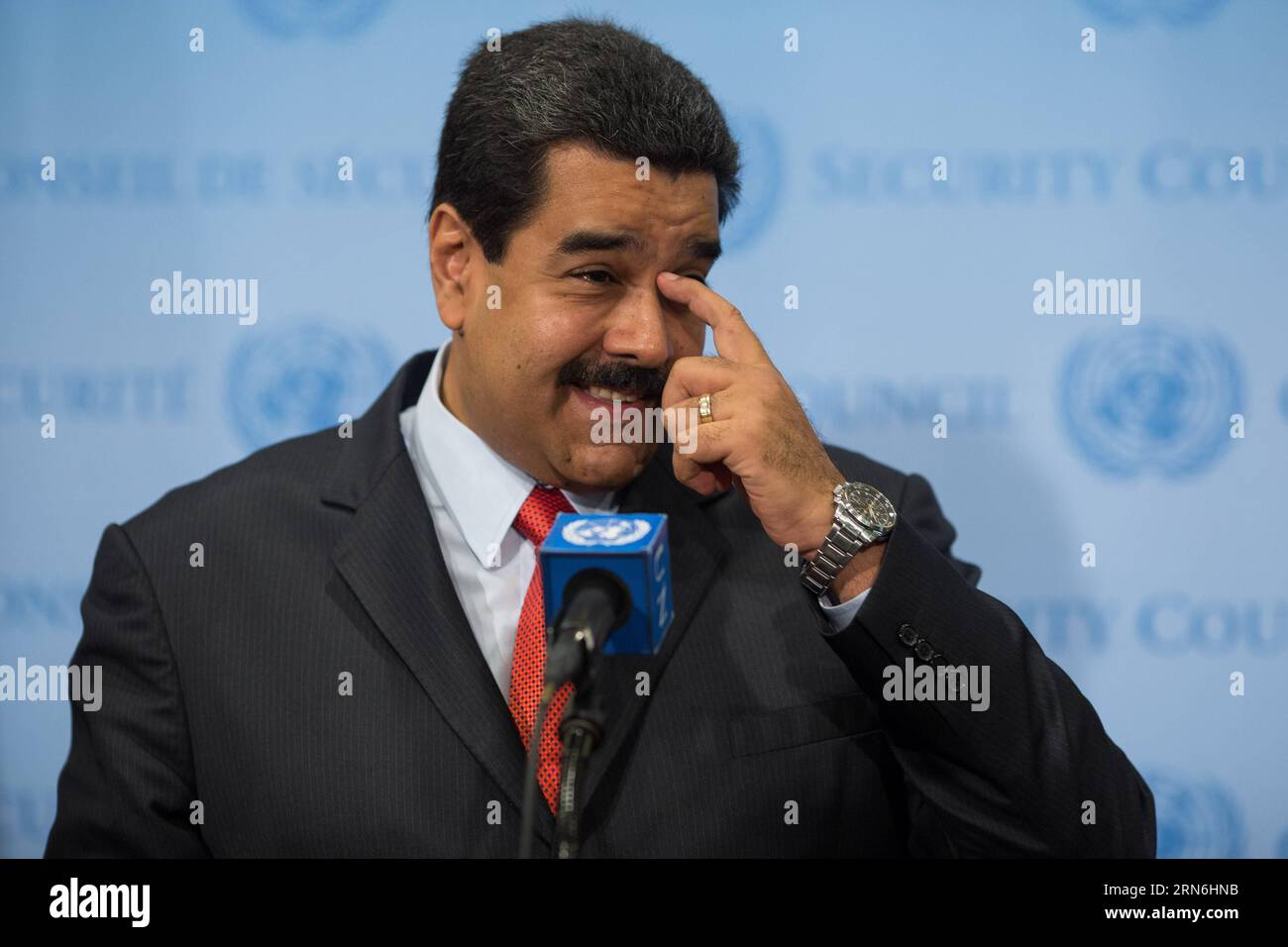 Il presidente del Venezuela Nicolas Maduro reagisce durante una conferenza stampa a seguito del suo incontro con il segretario generale delle Nazioni Unite Ban Ki-Moon presso la sede delle Nazioni Unite a New York, il 28 luglio 2015. Martedì il presidente del Venezuela Nicolas Maduro ha chiesto al Segretario generale delle Nazioni Unite Ban Ki-Moon di contribuire a risolvere la disputa di lunga data con la Guyana sulla rivendicazione di Caracas alla regione di Essequibo Guyana utilizzando un accordo di Ginevra del 1966. ) Un-NEW YORK-MADURO-VENEZUELA LixMuzi PUBLICATIONxNOTxINxCHN il presidente del Venezuela Nicolas Maduro reagisce durante una conferenza stampa a seguito del suo incontro con il segretario generale delle Nazioni Unite B. Foto Stock