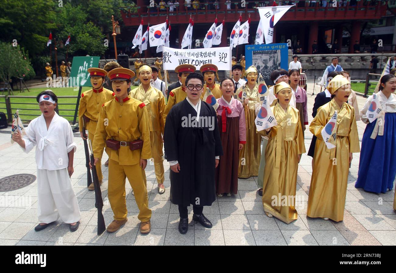 AKTUELLES ZEITGESCHEHEN 70 Jahre Kriegsende, Feierlichkeiten in Südkorea (150815) - SEOUL, 15 agosto 2015 - Peole esegue la scena storica della resistenza contro l'aggressione giapponese per celebrare il 70° anniversario della liberazione dal dominio coloniale giapponese a Seul, Corea del Sud, 15 agosto 2015. ) COREA DEL SUD-SEOUL-NATIONAL LIBERATION DAY YaoxQilin PUBLICATIONxNOTxINxCHN News eventi attuali 70 anni Waru0026#39;s fine celebrazioni in Corea del Sud 150815 Seoul ago 15 2015 Peole Perform the Historical Scene of Resistance Against Japanese Aggression to Mark the 70th Anniversary of the Liberatio Foto Stock
