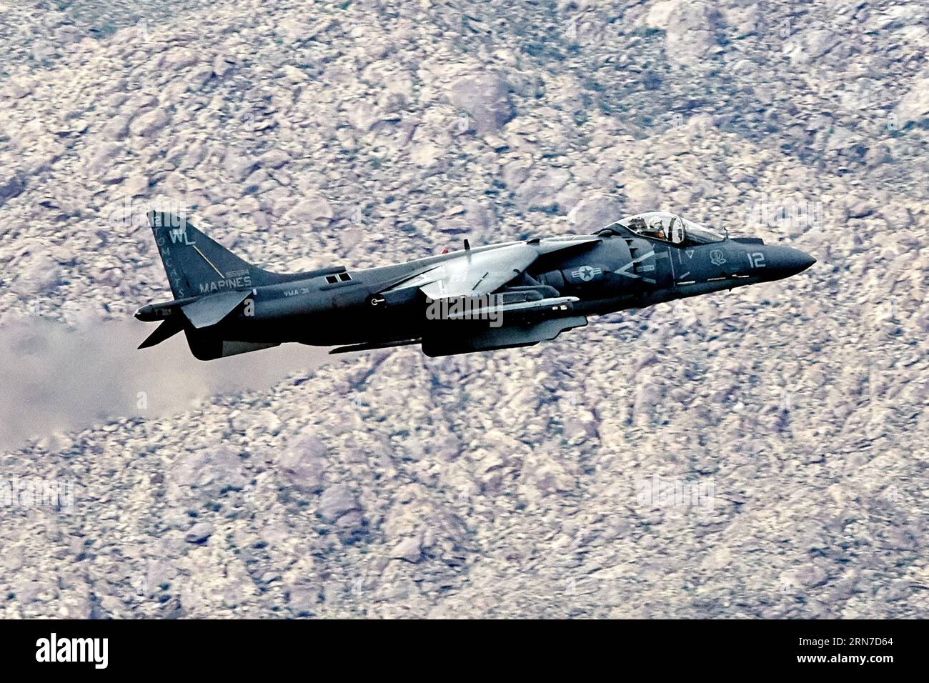 Palm Springs, California, USA. 31 gennaio 2015. Uno United States Marines AV-8B Harrier del Marine Attack Squadron VMA 311 in partenza dall'aeroporto di Palm Springs in California. (Immagine di credito: © Ian L. Sitren/ZUMA Press Wire) SOLO USO EDITORIALE! Non per USO commerciale! Foto Stock