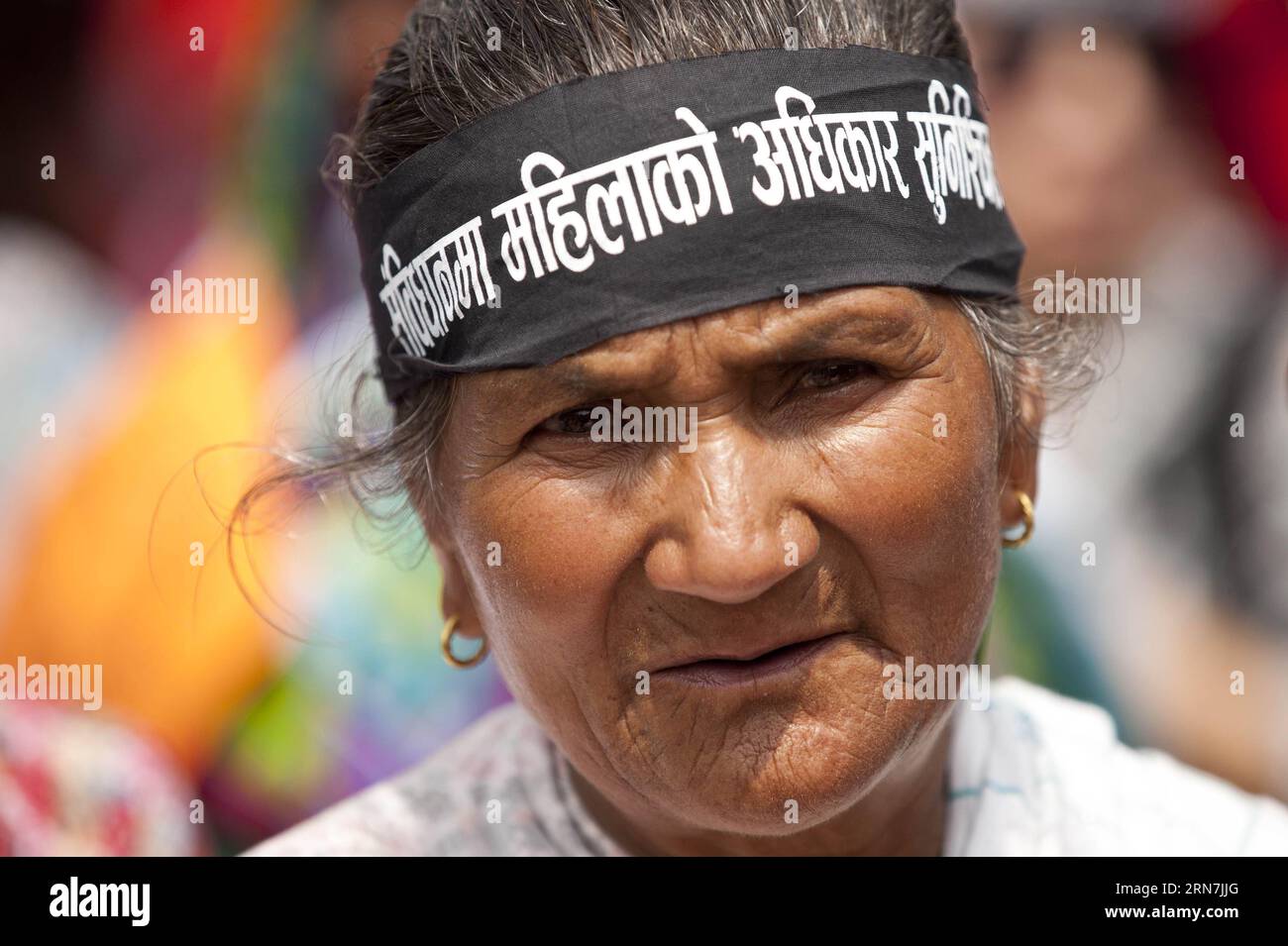 KATHMANDU, 09 settembre 2015 -- Una donna nepalese partecipa a una manifestazione che chiede alle donne pari diritti come uomini nella nuova costituzione proposta a Kathmandu, Nepal, il 9 settembre 2015. )(zhf) NEPAL-KATHMANDU-PROTESTA-DONNE-PARI DIRITTI PratapxThapa PUBLICATIONxNOTxINxCHN Kathmandu settembre 2015 una donna nepalese partecipa a un raduno che chiede alle donne PARI diritti come uomini nella nuova Costituzione proposta a Kathmandu Nepal IL 9 settembre 2015 zhf Nepal Kathmandu protesta Women EQUAL Rights PratapxThapa PUBLICATIONXNOTxINxCHN Foto Stock