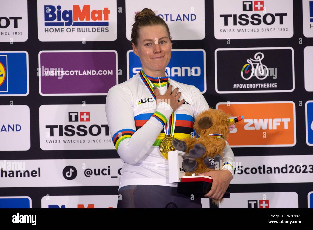 Jennifer Valente degli Stati Uniti sul podio, campionessa del mondo nella Women's Omnium, 2023 UCI Track Cycling World Championships, Foto Stock