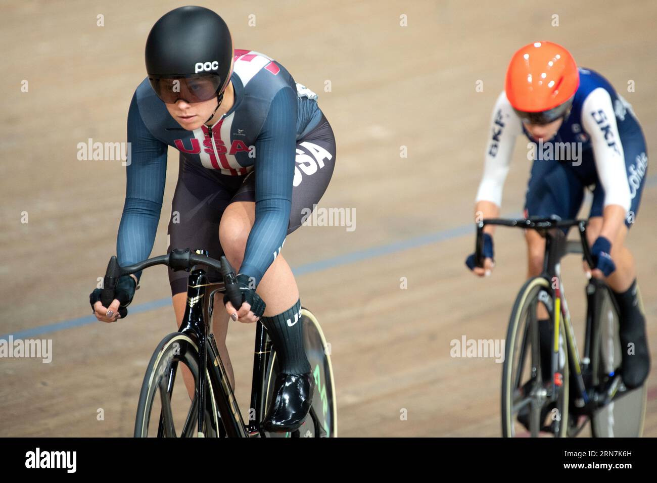 Jennifer Valente degli Stati Uniti durante la sua corsa vincente nell'onnium femminile ai Campionati del mondo di ciclismo su pista 2023 UCI. Foto Stock