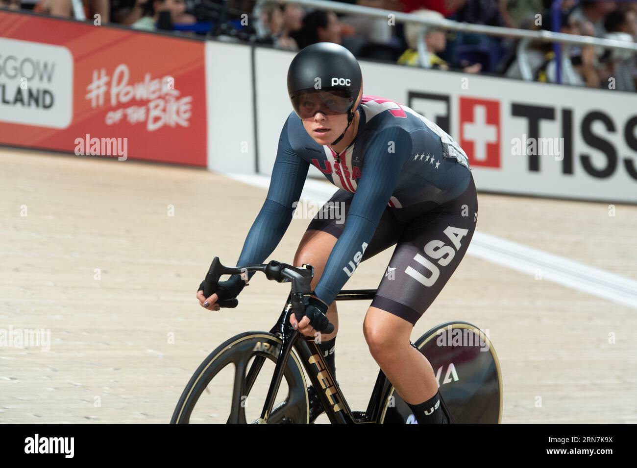 Jennifer Valente degli Stati Uniti durante la sua corsa vincente nell'onnium femminile ai Campionati del mondo di ciclismo su pista 2023 UCI. Foto Stock