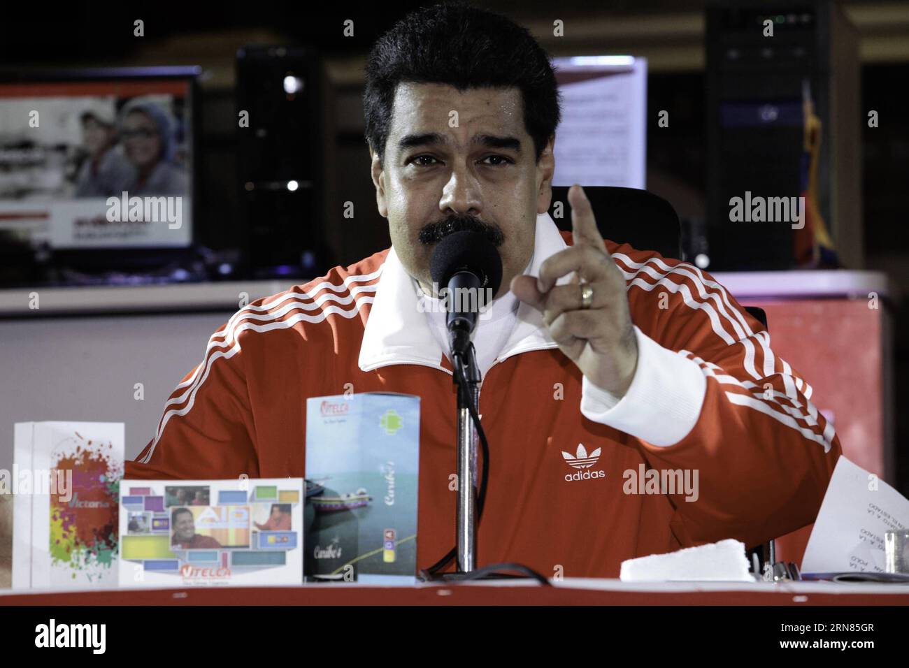 FALCON, 7 ottobre 2015 - il presidente venezuelano Nicolas Maduro tiene un discorso durante la cerimonia di inaugurazione della seconda linea di produzione della società statale di apparecchiature elettroniche Venezuela Technology Industries (VIT), nello stato di Falcon, Venezuela, il 7 ottobre 2015. Il Venezuela progredisce nel settore delle telecomunicazioni e amplia le sue linee di produzione nazionali, grazie agli accordi di cooperazione firmati con la Cina, sottolineato mercoledì Nicolas Maduro. Maduro ha anche ricordato che questa fabbrica è stata creata nel 2006 attraverso gli accordi con la Cina, e secondo i dati ufficiali, aggiornato Foto Stock