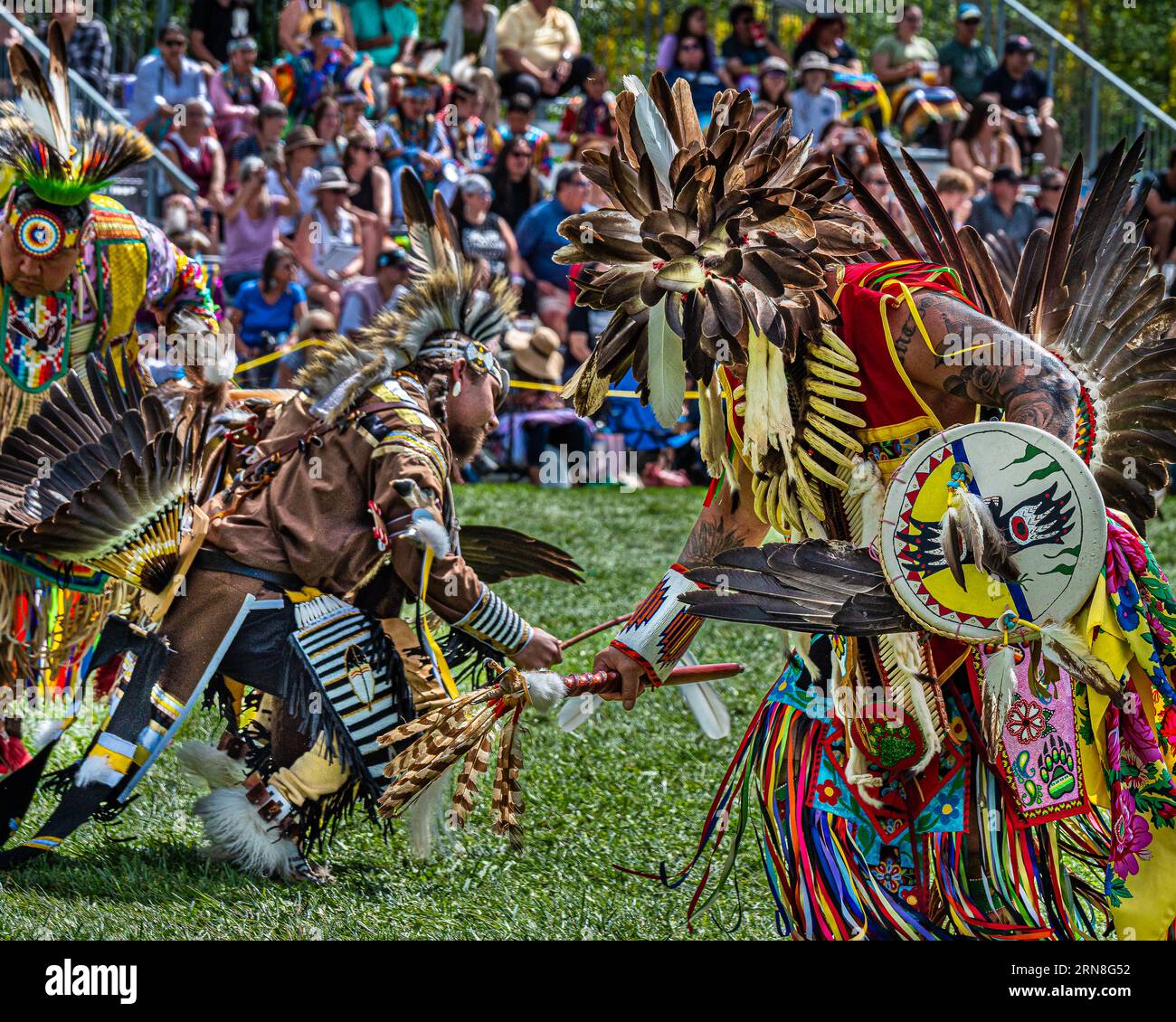 Pow Wow. È uno dei più grandi raduni degli indigeni del Canada. Pow Wow è una celebrazione della musica, della danza e della tradizione. Foto Stock