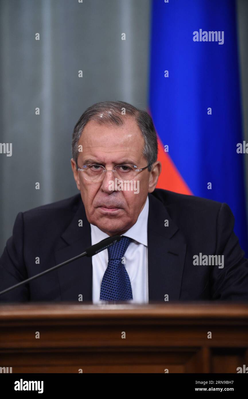 (151127) -- MOSCA, 27 novembre 2015 -- il ministro degli Esteri russo Sergei Lavrov partecipa a una conferenza stampa a Mosca, in Russia, il 27 novembre 2015. La Russia sospende il regime di esenzione dal visto con la Turchia dopo aver abbattuto su-24. ) RUSSIA-MOSCA-SIRIA-LAVROV-MOUALEM DaixTianfang PUBLICATIONxNOTxINxCHN 151127 Mosca Nov 27 2015 i Ministri degli Esteri russi Sergei Lavrov partecipa a una conferenza stampa a Mosca Russia IL 27 2015 novembre la Russia sospende il regime senza visti con la Turchia dopo aver abbassato su 24 Russia Mosca Siria Lavrov Moualem DaixTianfang PUBLICATIONXNOTxINXCHN Foto Stock