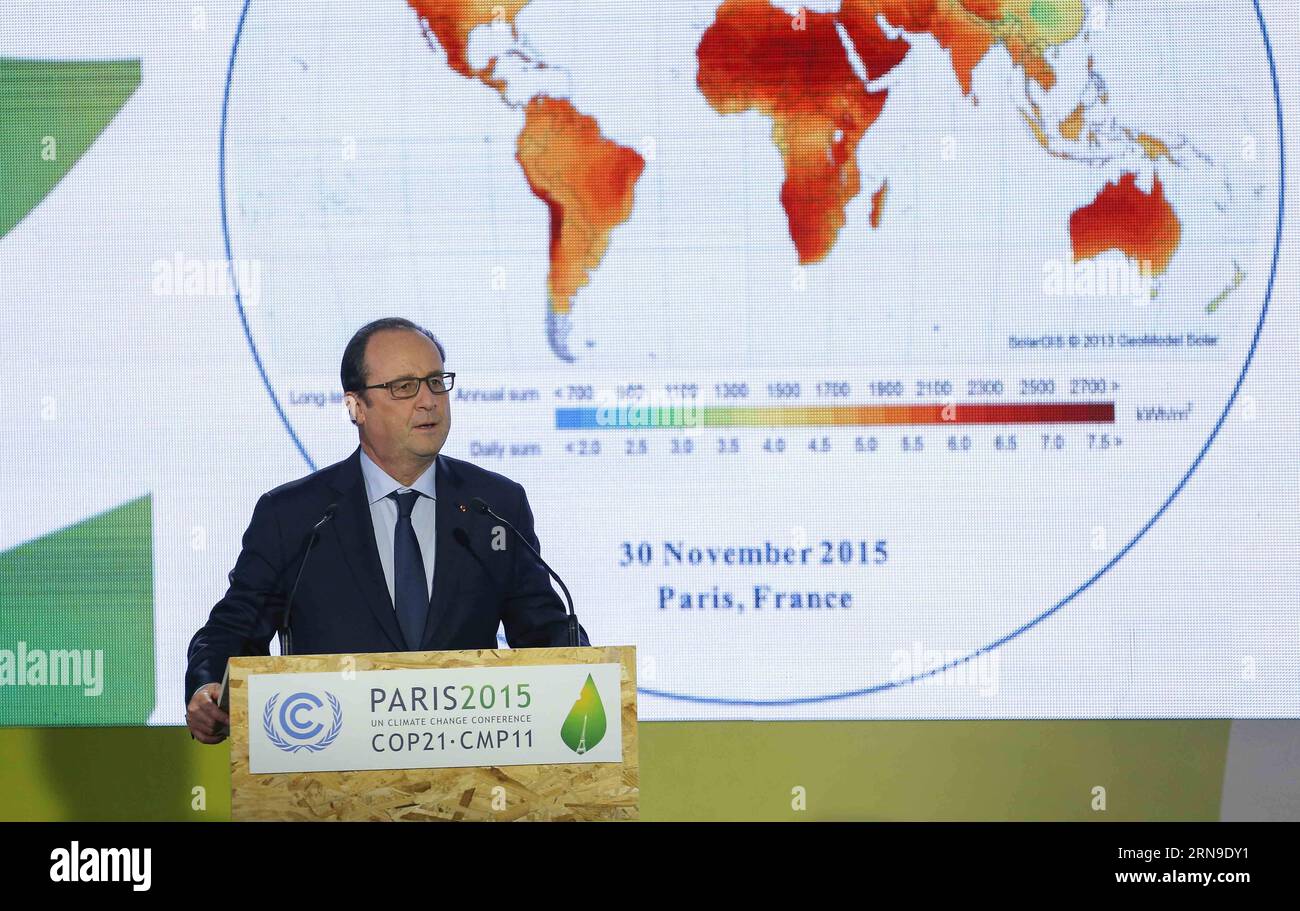 (151130) -- PARIGI, 30 novembre 2015 -- il presidente francese Francois Hollande parla durante la cerimonia di lancio dell'Alleanza solare Internazionale durante la Conferenza delle Nazioni Unite sui cambiamenti climatici del 2015 (COP 21) a le Bourget, nella periferia settentrionale di Parigi, in Francia, 30 novembre 2015. L'Alleanza solare Internazionale, lanciata congiuntamente da India e Francia lunedì a margine della Conferenza delle Nazioni Unite sui cambiamenti climatici del 2015 (COP 21), dovrebbe costruire una piattaforma per la cooperazione tra i paesi ricchi di risorse solari. ) FRANCE-PARIS-COP 21-FRANCE-INDIA-INTERNATIONAL SOLAR ALLIANCE-LANCIO ZH Foto Stock