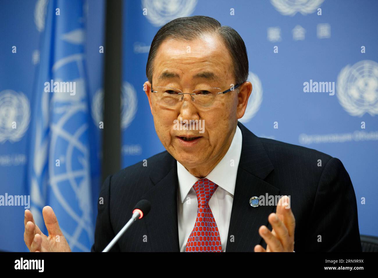 (151216) -- NEW YORK, 16 dicembre 2015 -- il Segretario generale delle Nazioni Unite Ban Ki-Moon parla durante la sua conferenza stampa di fine anno presso la sede delle Nazioni Unite a New York, 16 dicembre 2015. ) CONFERENZA STAMPA un-BAN KI-MOON-YEAR-END LixMuzi PUBLICATIONxNOTxINxCHN 151216 New York DEC 16 2015 il Segretario generale delle Nazioni Unite Ban KI Moon parla durante la sua conferenza stampa di fine anno PRESSO la sede delle Nazioni Unite a New York DEC 16 2015 Conferenza stampa di fine anno Ban KI Moon LiXMuzi PUBLICATIONXNOTxINxCHN Foto Stock