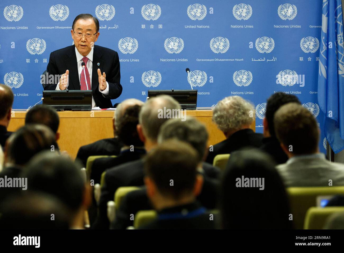 (151216) -- NEW YORK, 16 dicembre 2015 -- il Segretario generale delle Nazioni Unite Ban Ki-Moon parla durante la sua conferenza stampa di fine anno presso la sede delle Nazioni Unite a New York, 16 dicembre 2015. ) CONFERENZA STAMPA un-BAN KI-MOON-YEAR-END LixMuzi PUBLICATIONxNOTxINxCHN 151216 New York DEC 16 2015 il Segretario generale delle Nazioni Unite Ban KI Moon parla durante la sua conferenza stampa di fine anno PRESSO la sede delle Nazioni Unite a New York DEC 16 2015 Conferenza stampa di fine anno Ban KI Moon LiXMuzi PUBLICATIONXNOTxINxCHN Foto Stock