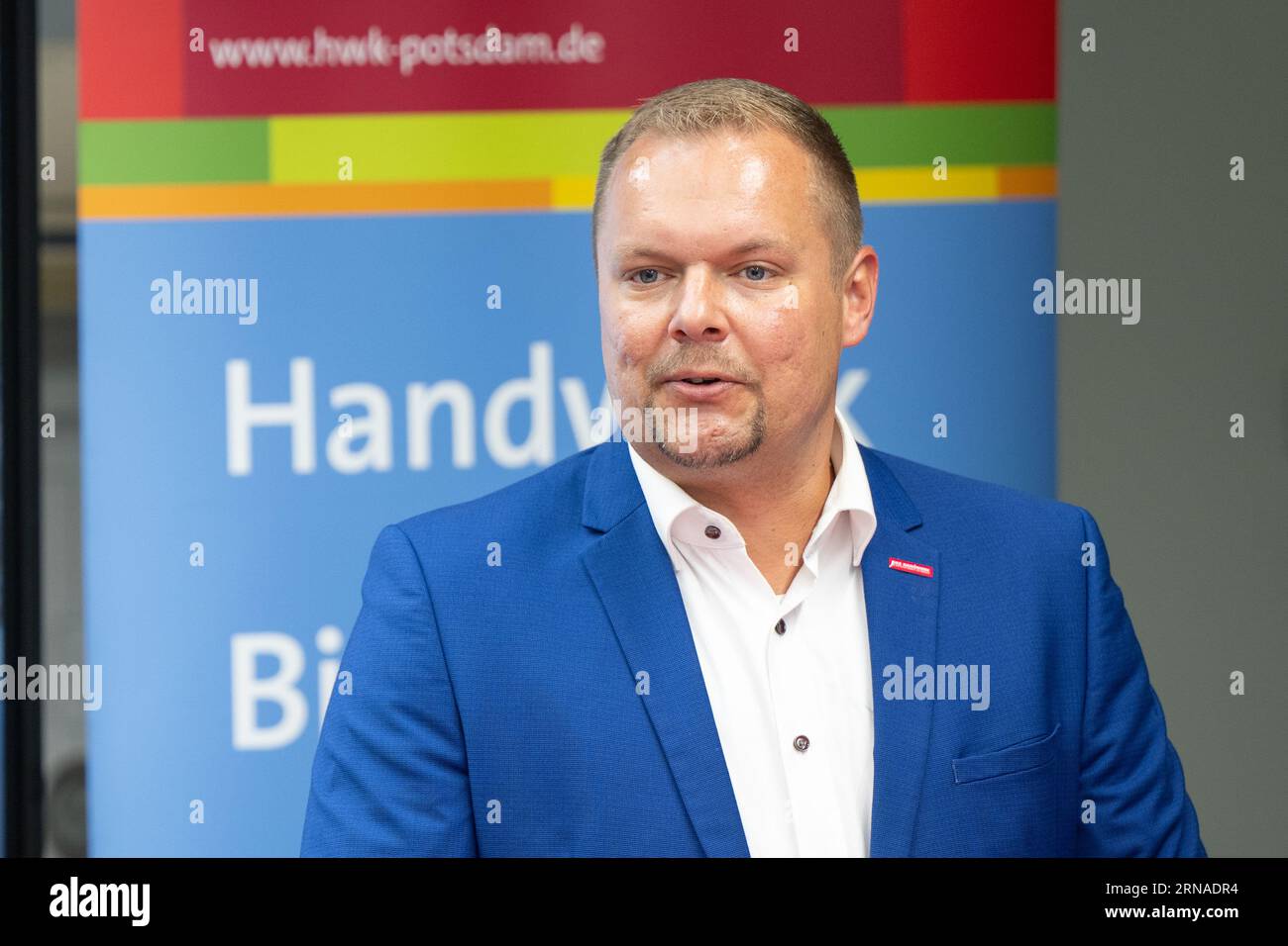 31 agosto 2023, Brandeburgo, Groß Kreutz: Robert Wüst, presidente della Potsdam Chamber of Skills Crafts, si trova presso la Potsdam Chamber of Skills Crafts' Education and Innovation Campus (BIH). Foto: Sebastian Christoph Gollnow/dpa Foto Stock