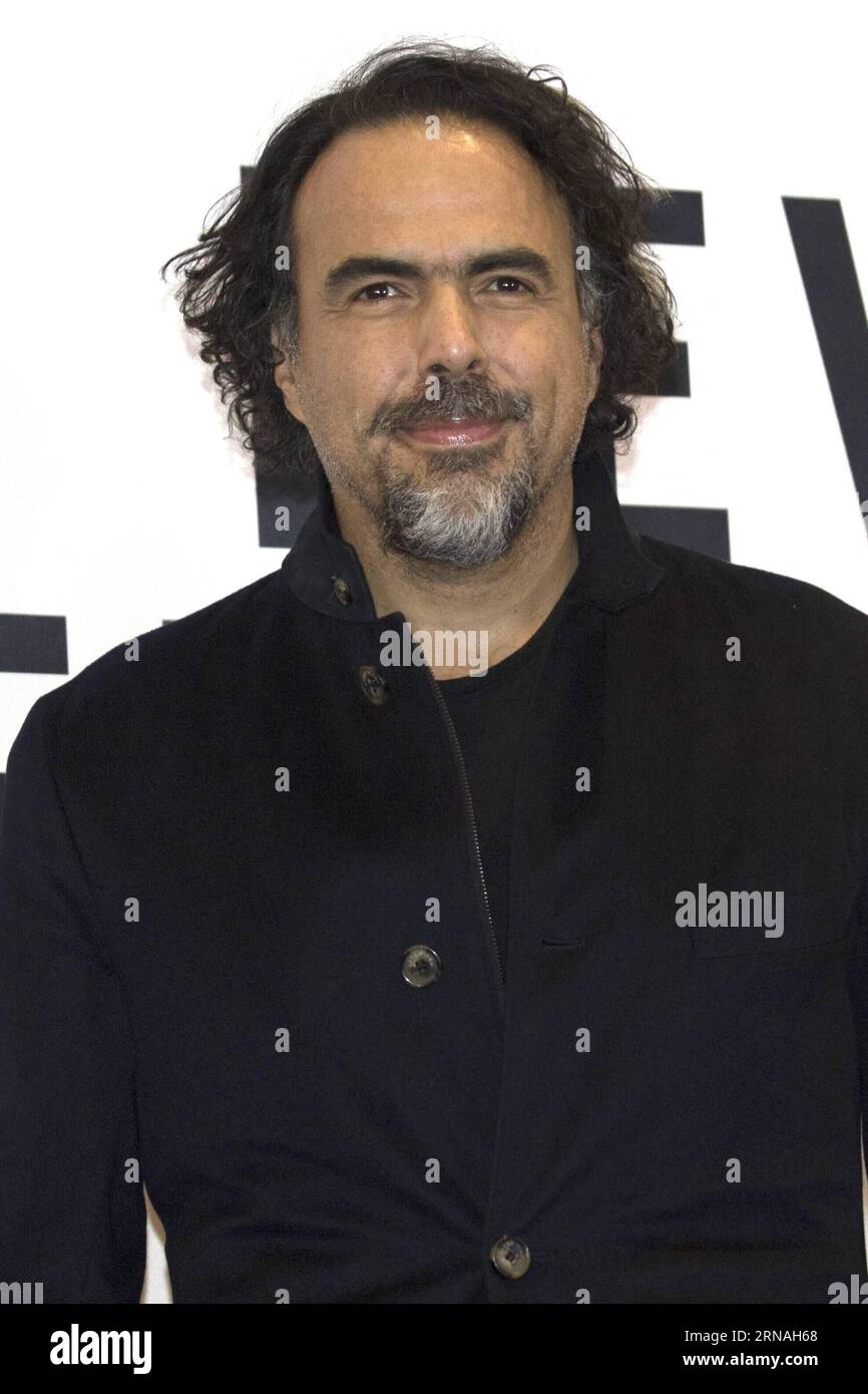 (160127) -- CITTÀ DEL MESSICO, 26 gennaio 2016 -- il regista messicano Alejandro Gonzalez Inarritu posa durante il photocall per promuovere il film The Revenant a città del Messico, capitale del Messico, il 26 gennaio 2016. Alejandro Ayala) (jp) (sp) MESSICO-CITTÀ DEL MESSICO-FILM-THE REVENANT e AlejandroxAyala PUBLICATIONxNOTxINxCHN 160127 città del Messico gennaio 26 2016 il regista MESSICANO Alejandro Gonzalez Inarritu posa durante il Photo Call per promuovere il Film la vendetta a città del Messico capitale del Messico IL 26 2016 gennaio Alejandro Ayala JP SP Mexico City Film The revenant e AlejandroxAyala PUBLICATIONxNOTxINxCH Foto Stock