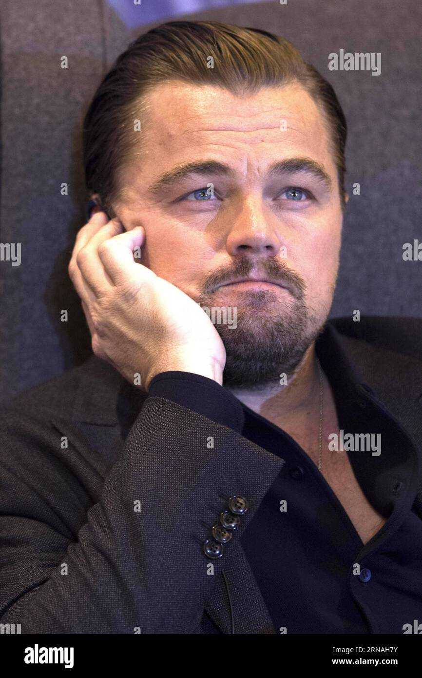 (160127) -- MEXICO CITY, Jan. 26, 2016 -- U.S. actor Leonardo DiCaprio reacts during a press conference to promote the film The Revenant in Mexico City, capital of Mexico, on Jan. 26, 2016. Alejandro Ayala) (jp) (sp) MEXICO-MEXICO CITY-FILM-THE REVENANT e AlejandroxAyala PUBLICATIONxNOTxINxCHN 160127 Mexico City Jan 26 2016 U S Actor Leonardo DiCaprio reacts during a Press Conference to promote The Film The revenant in Mexico City Capital of Mexico ON Jan 26 2016 Alejandro Ayala JP SP Mexico Mexico City Film The revenant e AlejandroxAyala PUBLICATIONxNOTxINxCHN Foto Stock
