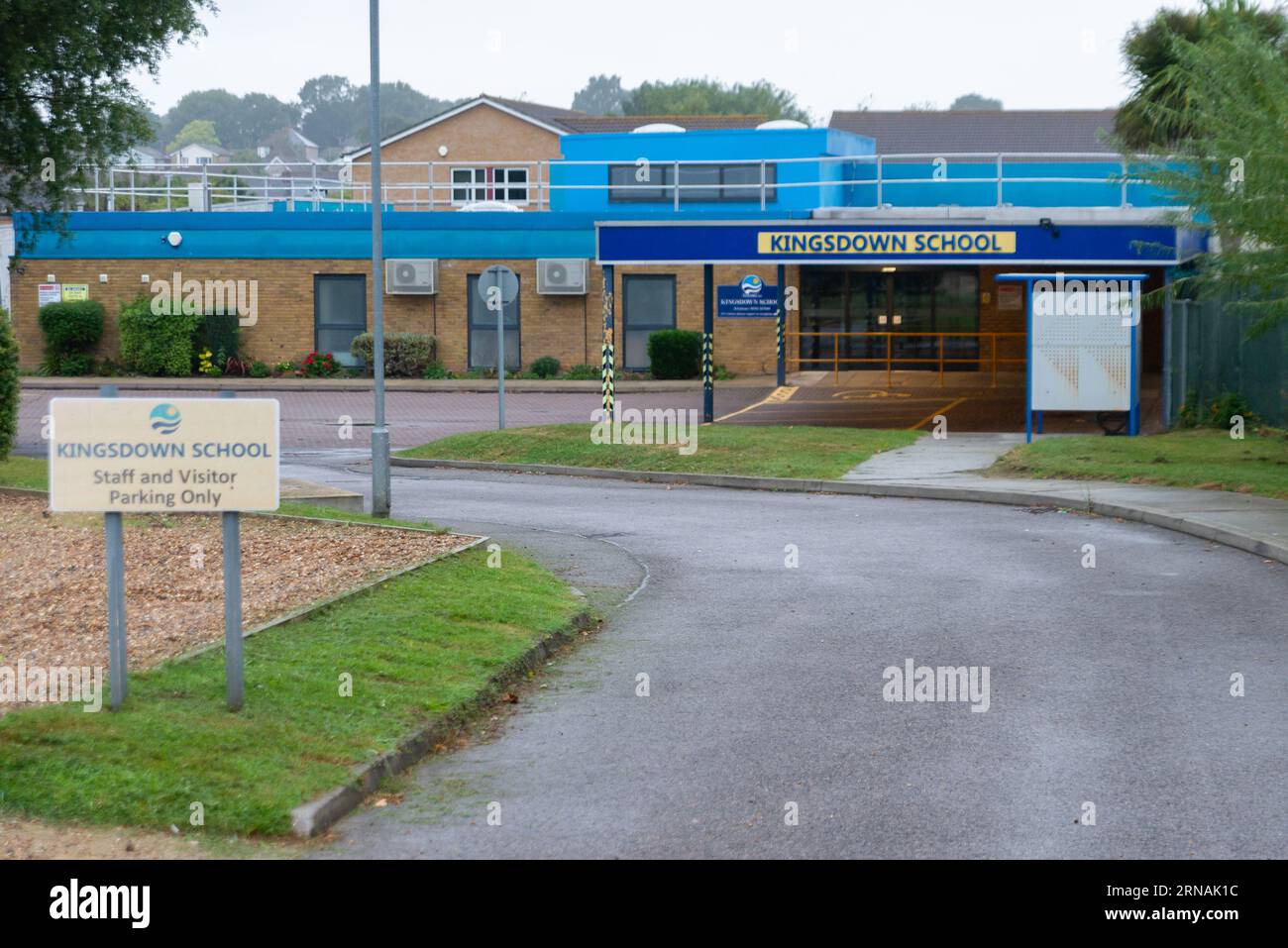 Kingsdown School, Westcliff on Sea, Essex, Regno Unito. 1 settembre 2023. Una scuola per esigenze speciali nel Southend Borough è stata ordinata dal Dipartimento per l'istruzione di chiudere il suo edificio principale con effetto immediato a seguito delle preoccupazioni relative al cemento cellulare autoclavato rinforzato. Durante la pausa estiva, il DFE è venuto a conoscenza del fatto che il RAAC può guastarsi senza preavviso, così ha ordinato che gli edifici contenenti il RAAC debbano ora essere ritirati dall'uso fino a quando non siano state messe in atto misure di mitigazione per rendere sicuri gli edifici. La Kingsdown School è frequentata da bambini con gravi difficoltà di apprendimento e fisiche Foto Stock