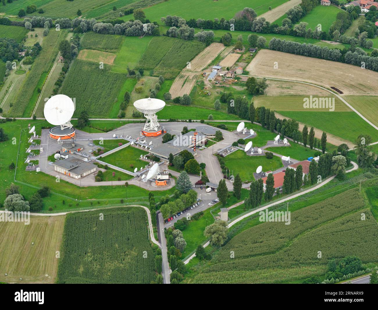 VISTA AEREA. Centro spaziale Lario. Gera Lario, Provincia di Como, Lombardia, Italia. Foto Stock