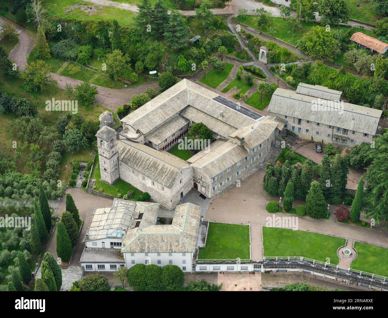 VISTA AEREA. Piona Abbey. Colico, Provincia di Lecco, Lombardia, Italia. Foto Stock