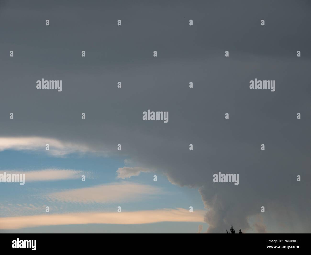 Bella varie forme nuvole nel cielo di alta. Foto Stock