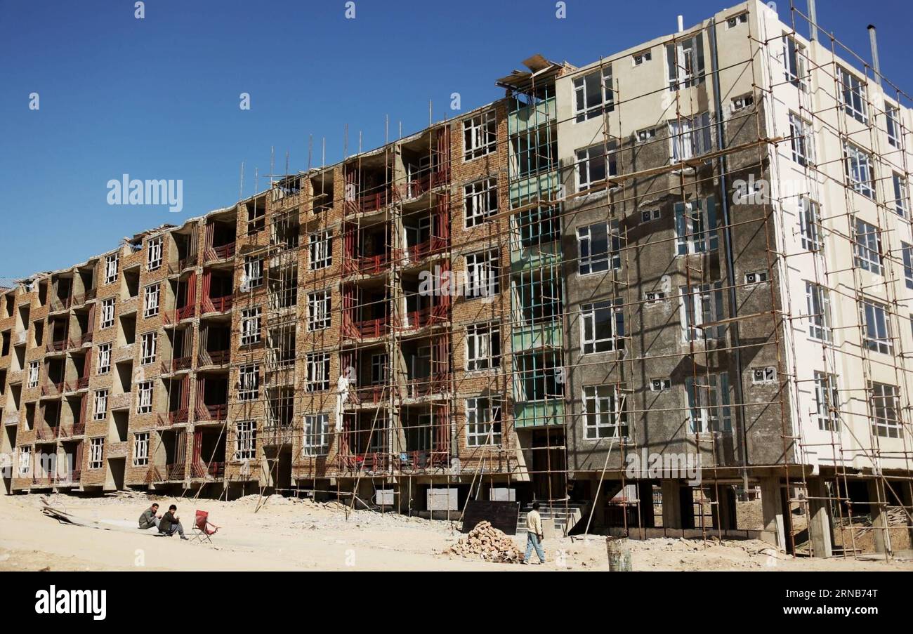 La foto scattata il 21 febbraio 2016 mostra gli edifici in costruzione a Kabul, capitale dell'Afghanistan. L'industria delle costruzioni in Afghanistan è stata gravemente colpita da una crescente insicurezza e da un calo dell'economia del paese senza sbocco negli ultimi due anni. ) AFGHANISTAN-KABUL-COSTRUZIONE RahmatxAlizadah PUBLICATIONxNOTxINxCHN foto scattata IL 21 febbraio 2016 mostra edifici in costruzione a Kabul capitale dell'Afghanistan l'industria delle costruzioni in Afghanistan è stata gravemente colpita a causa della maggior parte delle insicurezza e di un esaurimento dell'economia del Paese bloccato negli ultimi due anni dopo Foto Stock