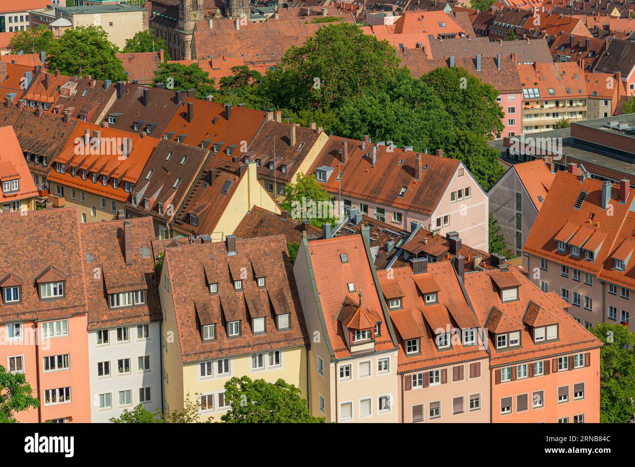 Vista elevata di un quartiere residenziale nella città di Norimberga, Germania Foto Stock