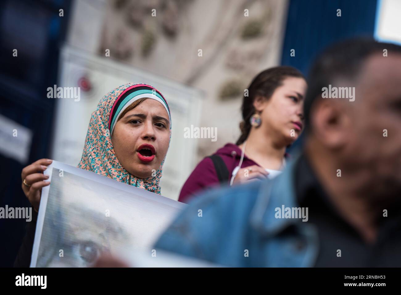 (160306) -- CAIRO, 6 marzo 2016 -- Un certo numero di attivisti politici egiziani organizzano un sit-in presso il sindacato dei giornalisti del centro del Cairo chiedendo il rilascio di attivisti rivoluzionari incarcerati dalla polizia egiziana, Egitto, 6 marzo 2016. ) EGITTO-CAIRO-GIORNALISTI SINDACATO-PROTESTA MengxTao PUBLICATIONxNOTxINxCHN Cairo 6 marzo 2016 un certo numero di attivisti politici egiziani organizzano un sit nel Sindacato dei giornalisti del centro del Cairo chiedendo il rilascio di attivisti rivoluzionari incarcerati dalla polizia egiziana 6 marzo 2016 Egitto giornalisti del Cairo sindacato protesta MengxTao PUBLICATIONXNOTxIN Foto Stock