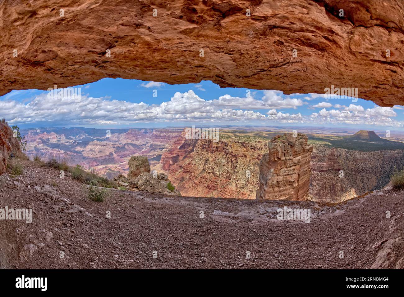 Vista sulla grotta della scogliera del Grand Canyon Arizona Foto Stock