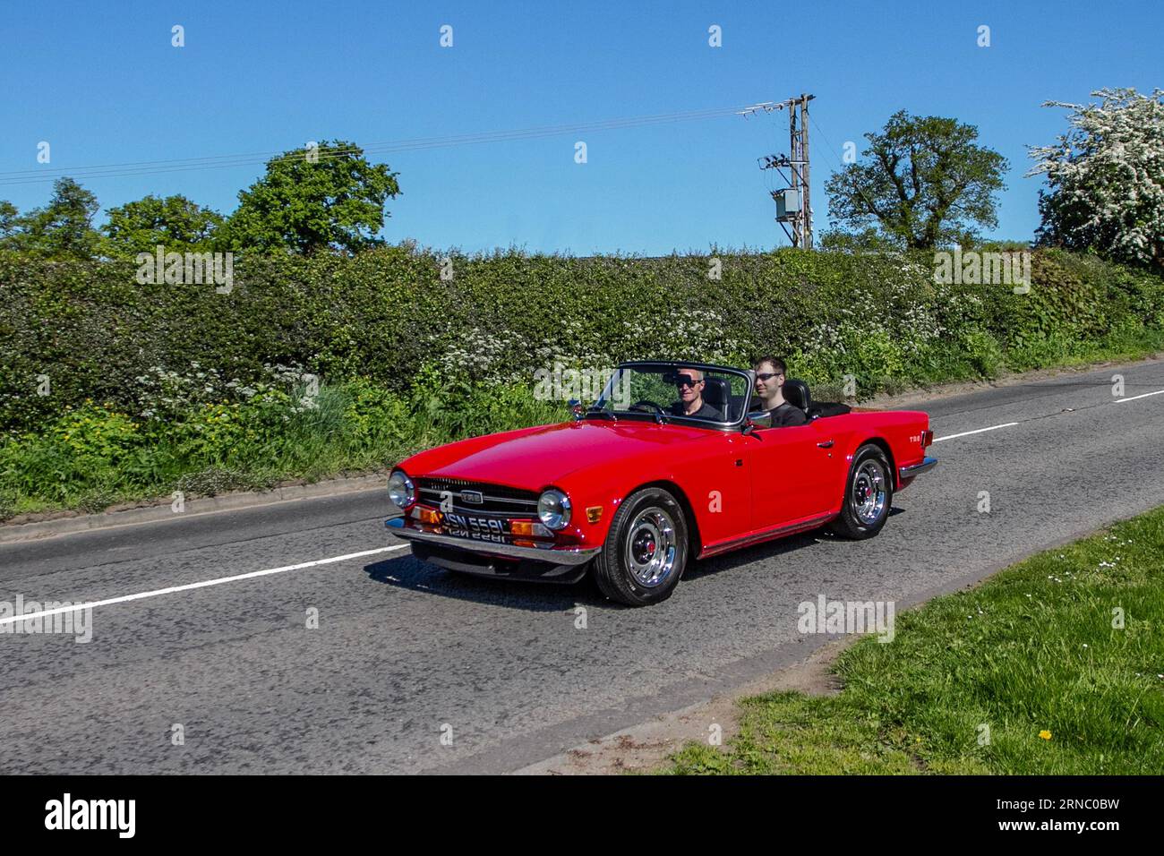 Anni '1972 70 e '70 Triumph TR6 Red Car benzina 2498 cc in rotta per la mostra di auto d'epoca Capesthorne Hall, Cheshire, Regno Unito Foto Stock