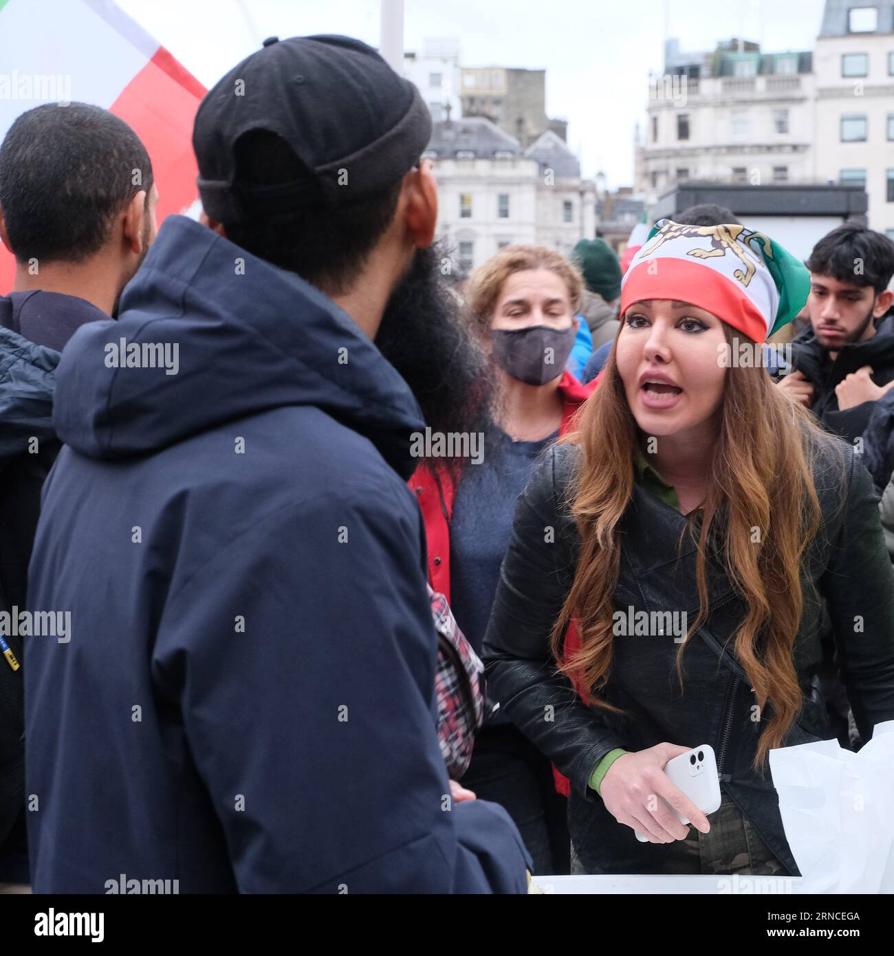Trafalgar Square, Londra, Regno Unito. 5 novembre 2022. I manifestanti si riuniscono per mostrare la loro rabbia per la morte di Mahsa Amini. Marchio di credito Lear/Alamy Stock Photo Foto Stock