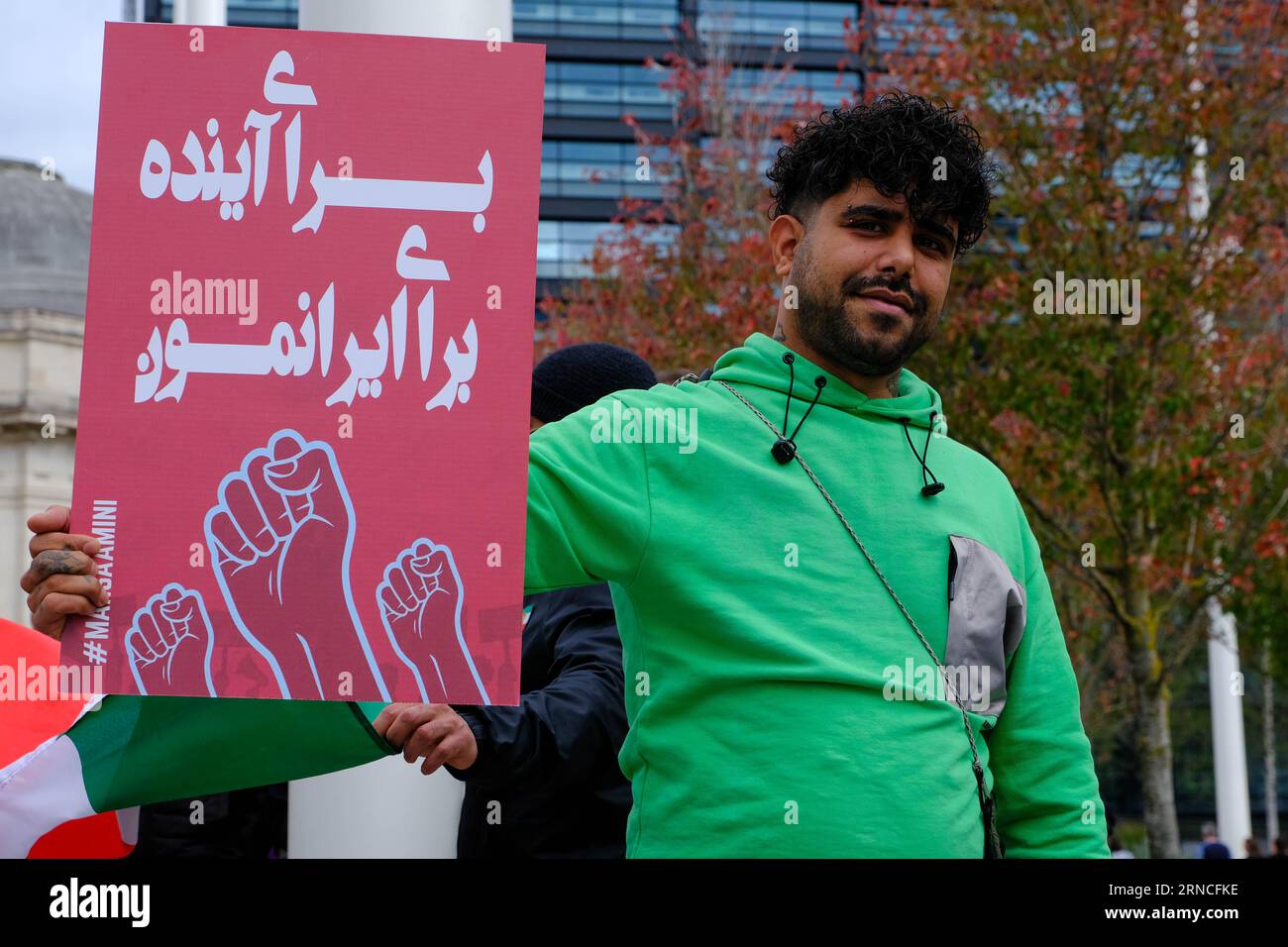 Victoria Square, Birmingham, Regno Unito. 2 ottobre 2022. I manifestanti si riuniscono per mostrare la loro rabbia per la morte di Mahsa Amini. Marchio di credito Lear/Alamy Stock Photo Foto Stock