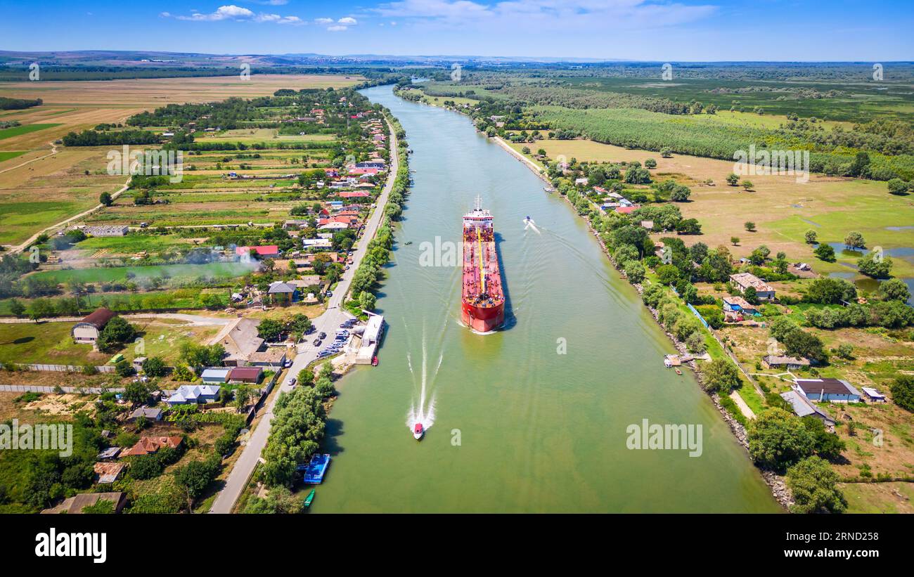 Tulcea, Romania. Sulina Branch, navigazione marina sul Danubio, villaggio di Partizani. Foto Stock